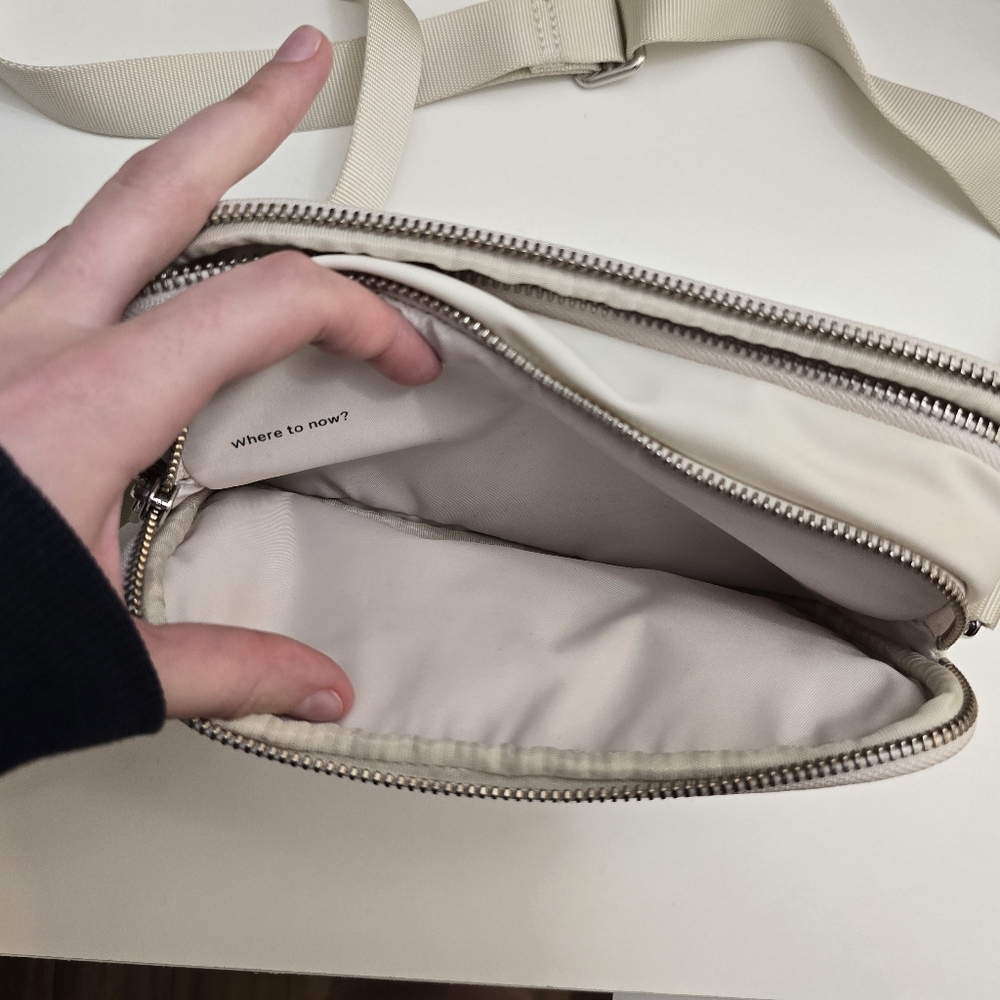 Lululemon Crossbody Camera Bag 2L - Picture 11 of 11
